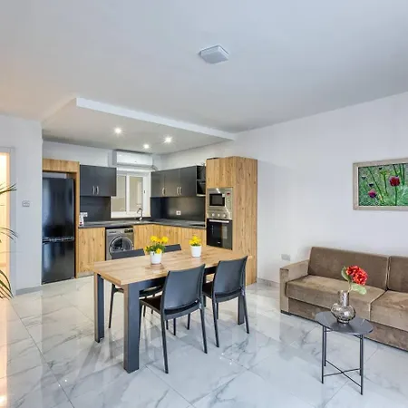 Modern 2-br With Views Of Valletta Pietà
